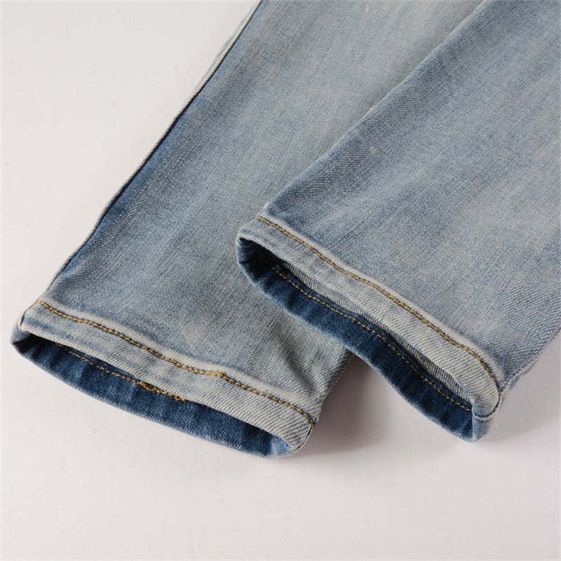 AN AMIRI Jeans 606